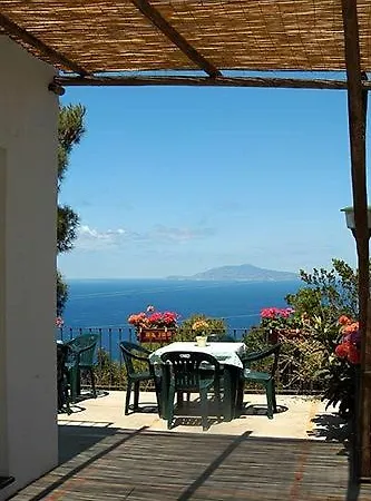 Bed & Breakfast Le Ginestre Di Capri Bb & House 2*