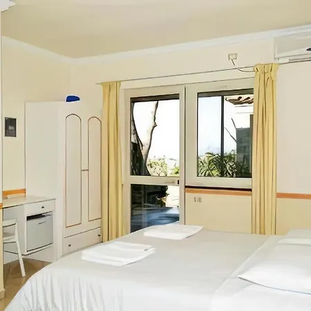 Bed & Breakfast Le Ginestre Di Capri Bb & House 2*