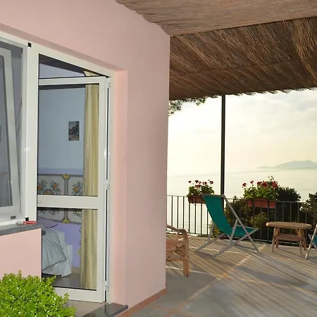 Bed & Breakfast Le Ginestre Di Capri Bb & House 2*
