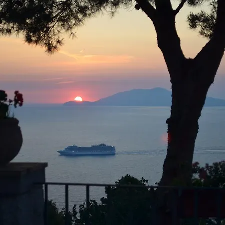 Bed & Breakfast Le Ginestre Di Capri Bb & House 2*