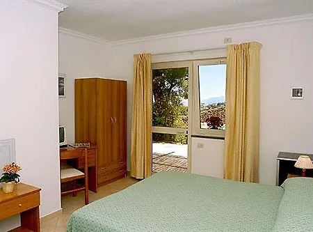 Bed & Breakfast Le Ginestre Di Capri Bb & House 2*