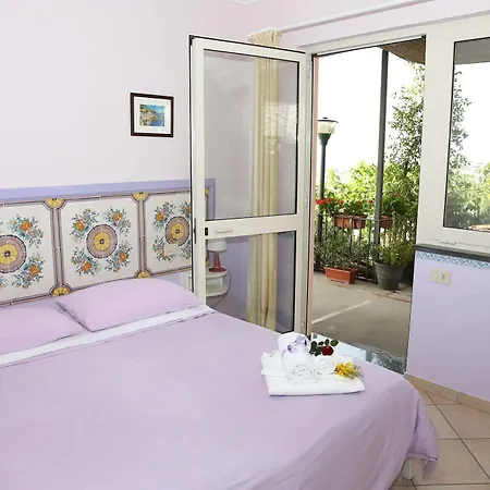 Le Ginestre Di Capri Bb & House Bed & Breakfast 2*