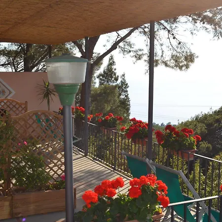 Bed & Breakfast Le Ginestre Di Capri Bb & House 2*