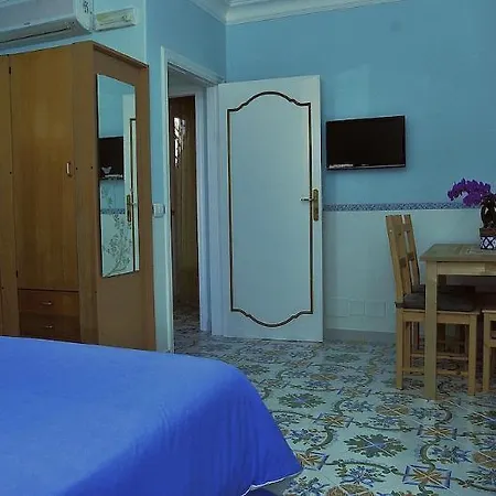 Bed & Breakfast Le Ginestre Di Capri Bb & House 2*
